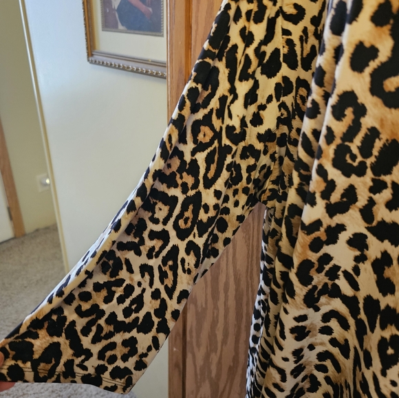 TOP WOMAN'S SIZE 26/28 (4X) - Picture 3 of 6